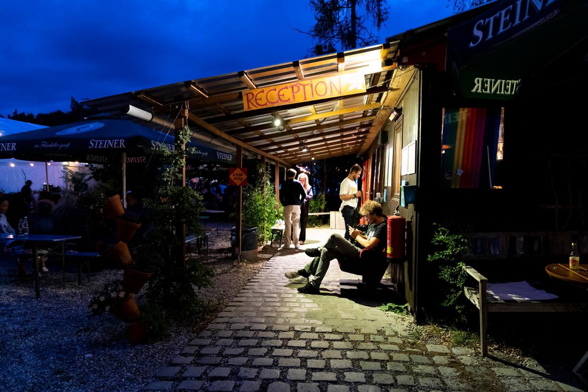 The Tent - Youth Only - Buchung Leider Nur Bis 30 Jahre Moeglich! Munich Luaran gambar